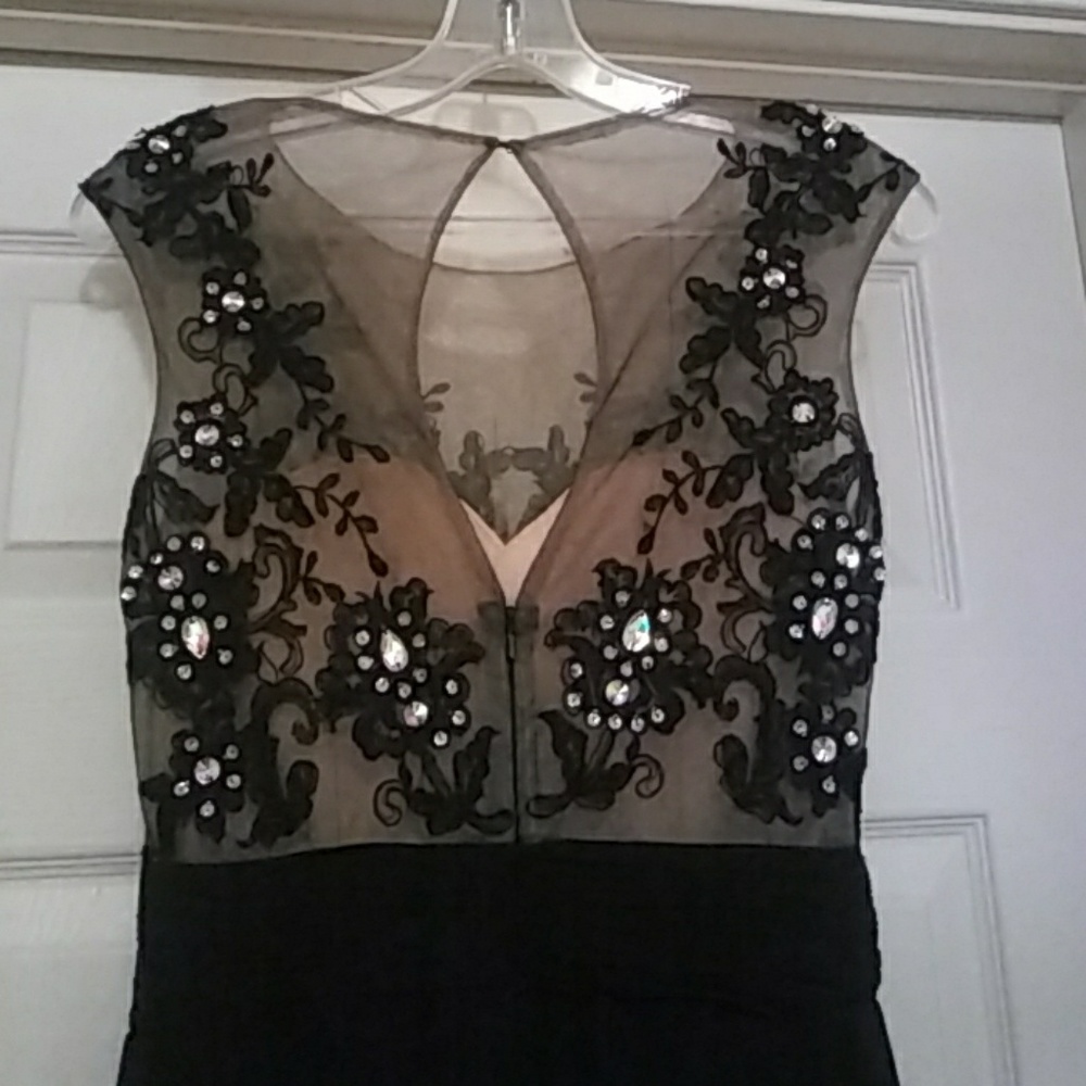 Formal gown - Picture 5 of 7